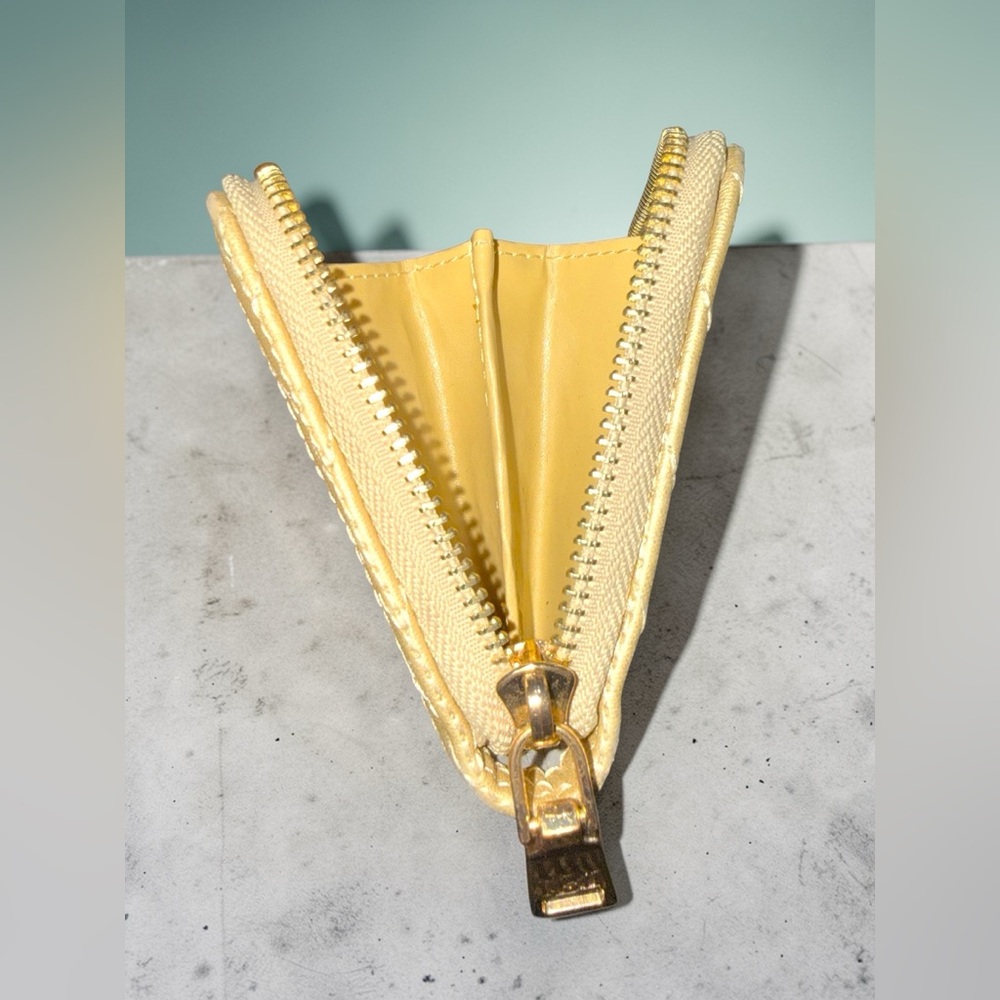 Badgley Mischka Quilted Zip Around Wallet Gold Champagne Logo Wallet - EUC ✨ - Picture 8 of 10